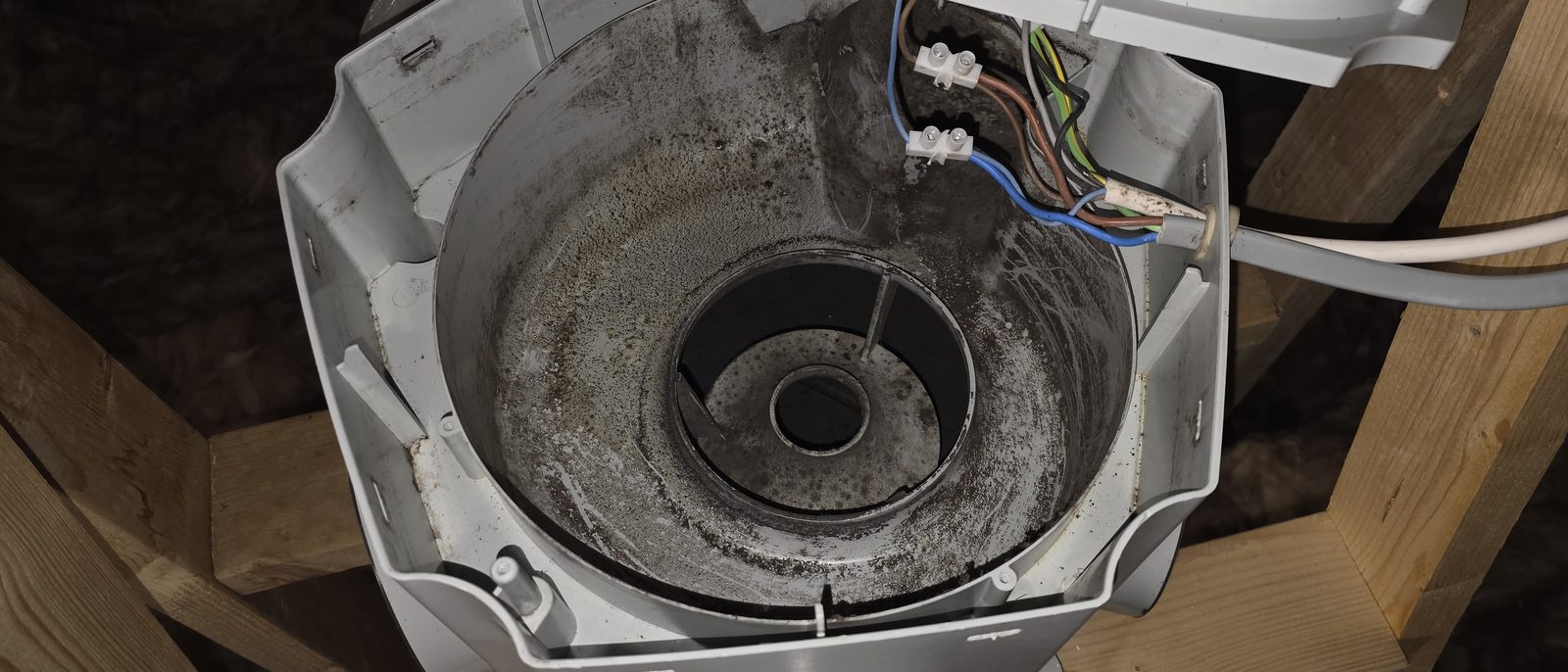 Dust inside an MEV unit before the service